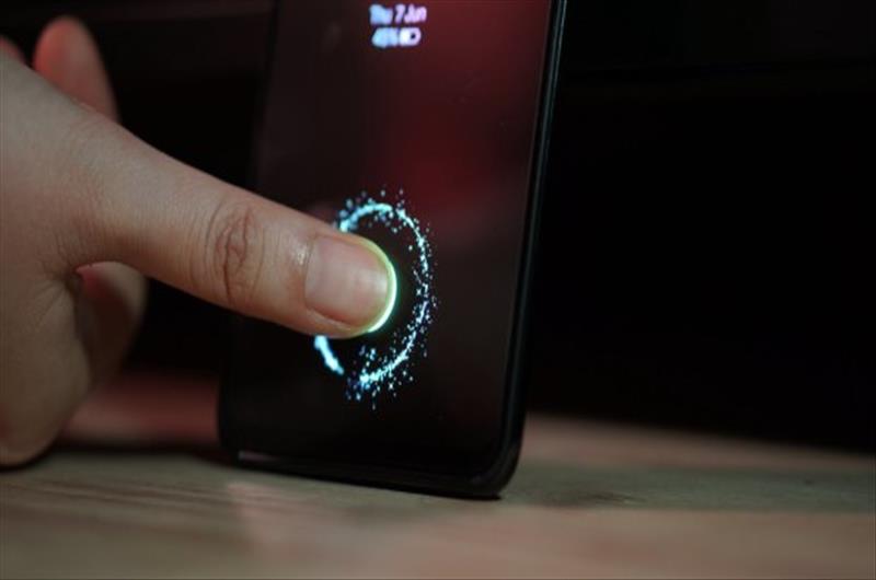 ایده سامسونگ برای سنسور اثر انگشت زیر نمایشگر در گوشی های منعطف