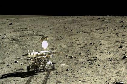 ماه نورد چینی Yutu 2 یک تکه سنگ عجیب کشف کرد