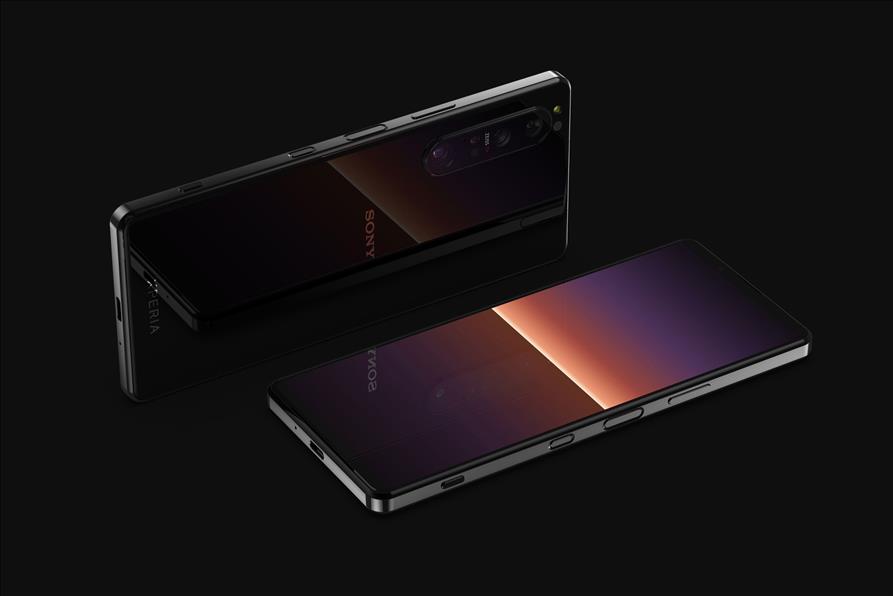 leaked-render-xperia-1-iii-flat-display-back-panel